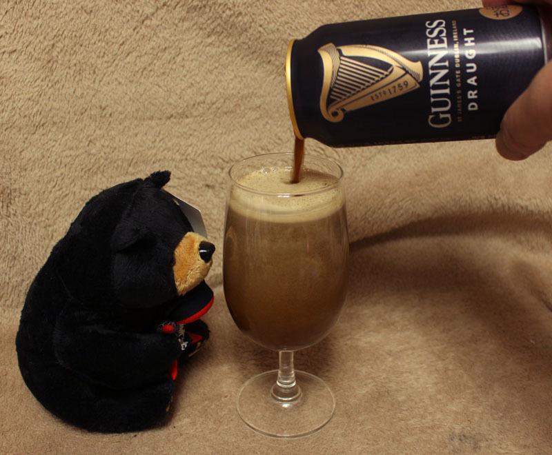 GUINNESS DRAUGHT を注ぐ ひだっくま 200719