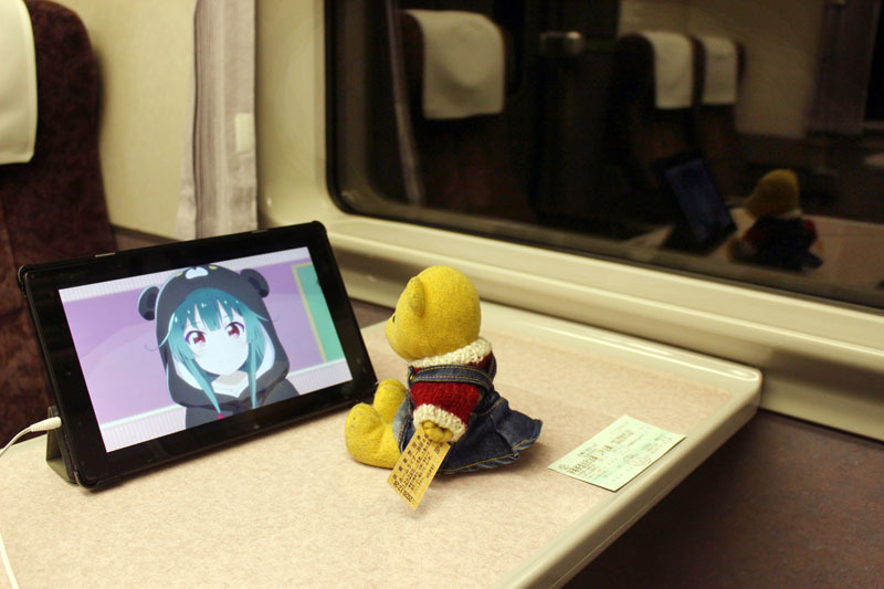 ファイヤータブレットでアニメを観る ホームライナー静岡車内 201228