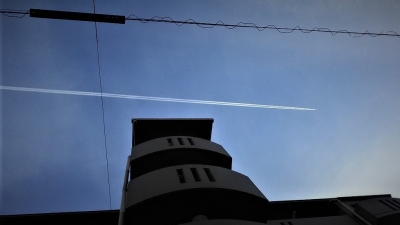 飛行機雲DSC０９９５－２　　１０００ｘ５６２　・２０２１，２，５　１４：５９