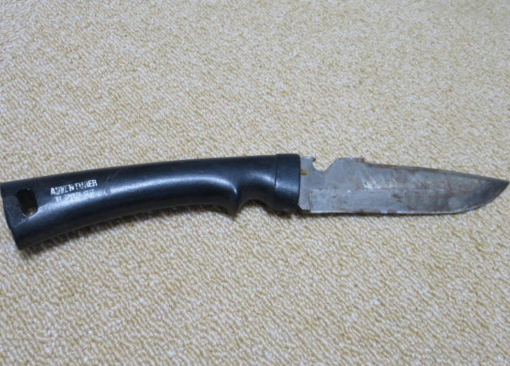 Knife02.jpg