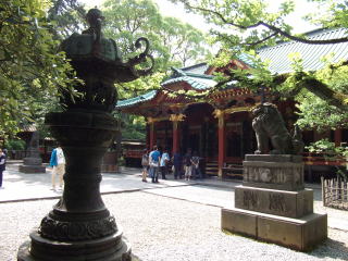 根津神社青銅灯篭