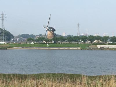 オランダ風車を臨む400